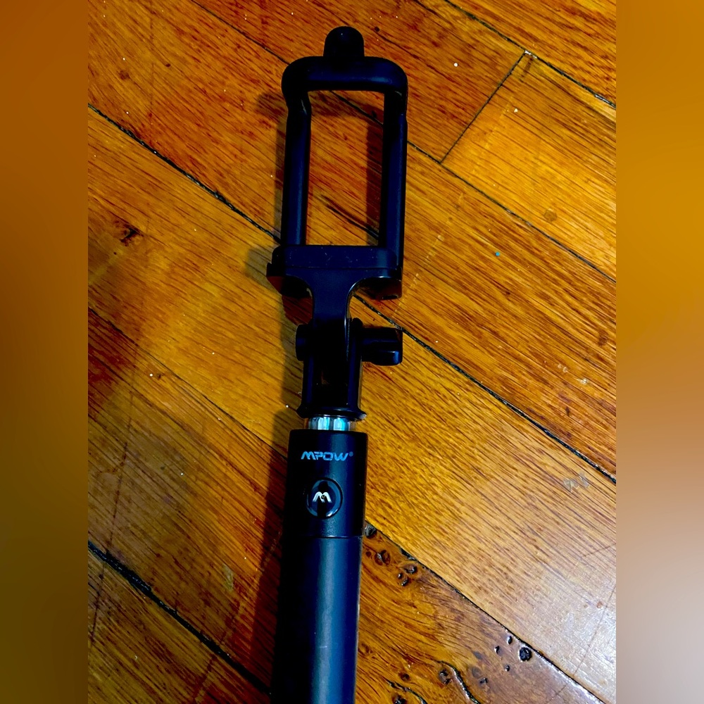 MPOW - Selfie Stick Remote Extendable for iPhone Samsung